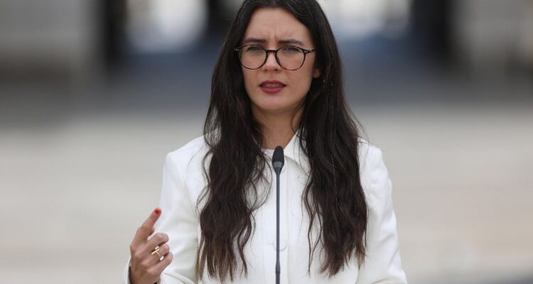 Camila Vallejo se refirió al viaje a China