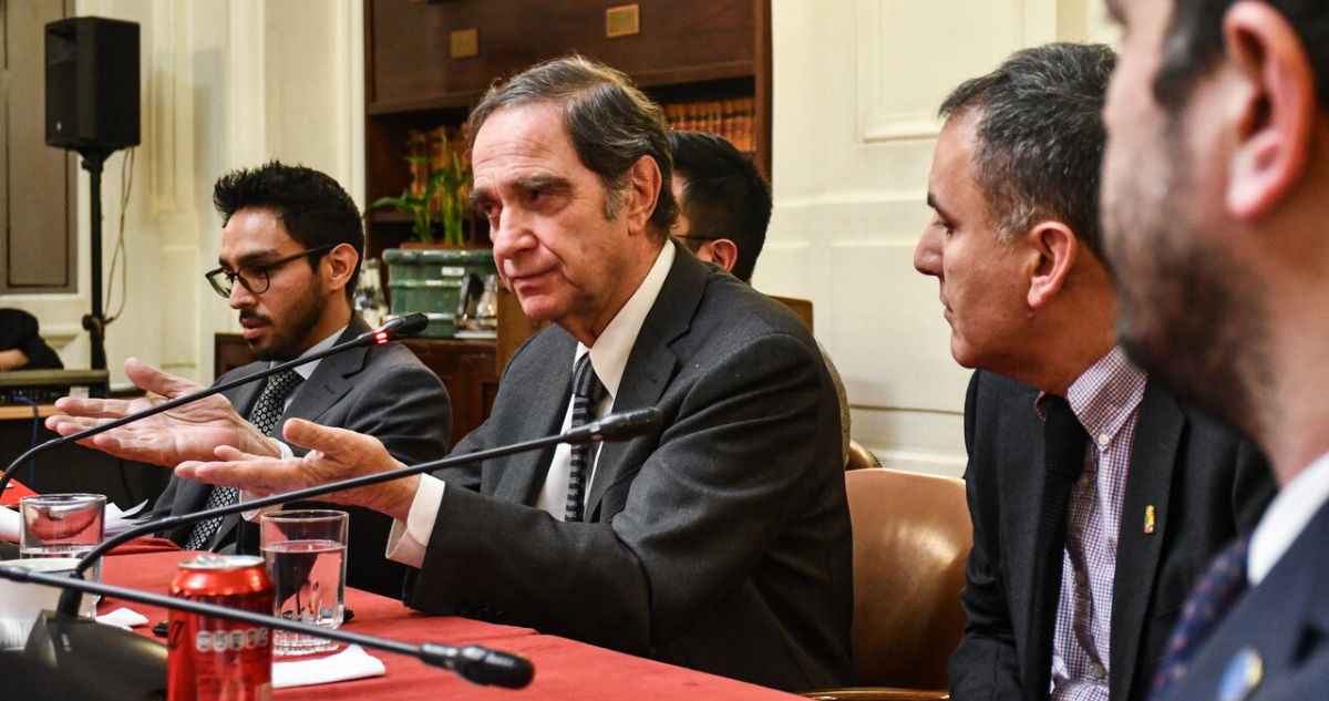 Comisión Experta recibe propuesta de Nueva Constitución