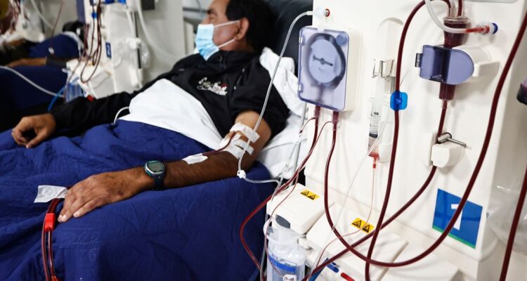 Los exministros de Lagos, Bachelet, Piñera y Boric que se unen a comité para reformar sistema de salud