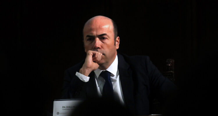 Contralor da “portazo” a tesis del Gobierno: Miguel Crispi debe rendir cuentas por sus actuaciones