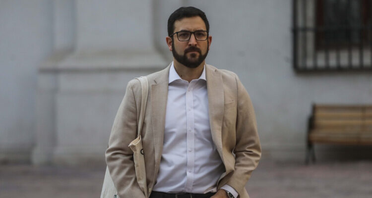 Contraloría da 5 días a La Moneda para explicar ausencia de Miguel Crispi a comisión investigadora