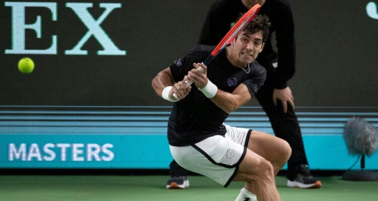 Cristian Garin se midió con el japonés Sho Shimabukuro en el ATP de Tokio