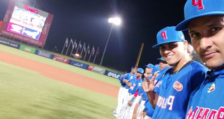 Davis Romero, el exMLB de Panamá que está en Santiago 2023 y palpita duelo con Chile