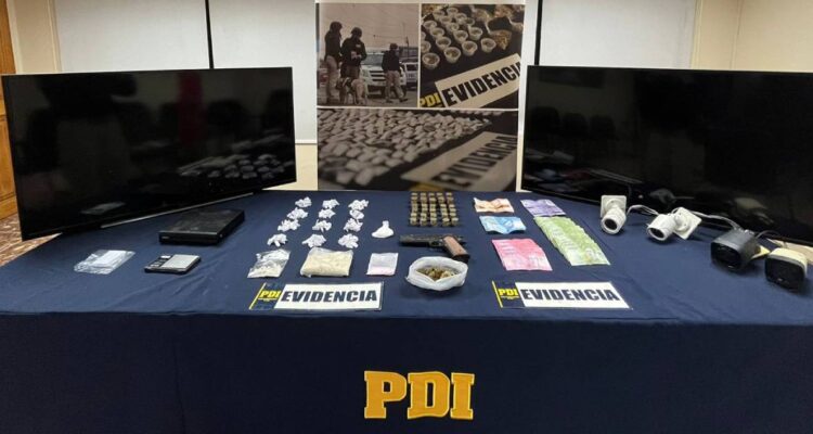 Operativo policial en Maipú resulta con mujer detenida e incautación de más de 3 mil dosis de droga