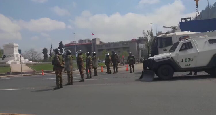 RM: manifestaciones por estallido social ya registran 10 detenidos y daños en una estación de Metro