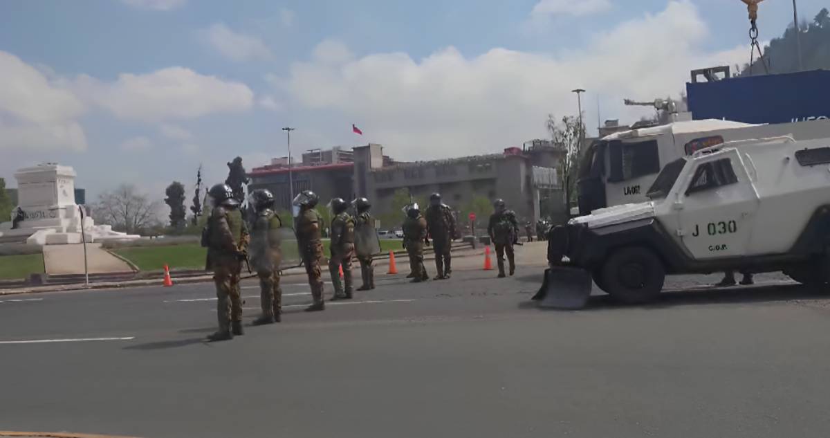 RM: manifestaciones por estallido social ya registran 10 detenidos y daños en una estación de Metro