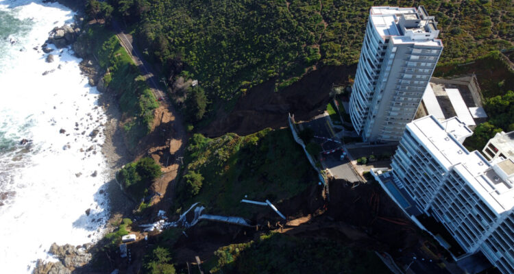 Socavones en Viña: Proyecto busca acabar con cargo “vitalicio” de director de Obras Municipales