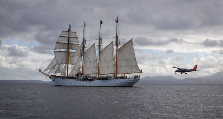 Esmeralda armada puerto coronel
