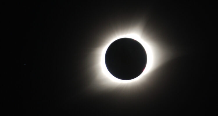 La NASA lanzará cohetes durante el eclipse solar de octubre para estudiar la ionosfera de la Tierra