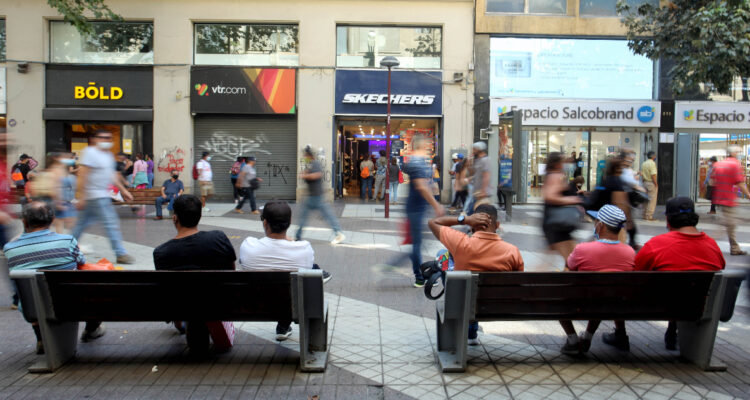 La economía chilena volvió a caer en agosto dejando atrás el avance que había mostrado el mes previo