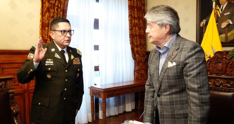Remueven a cúpula policial de Ecuador por asesinato de sicarios que mataron a excandidato presidencial