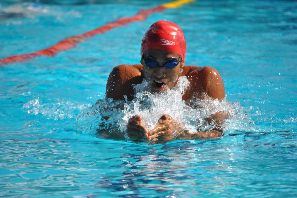 Eladio Carrión, de cerca: nadador casi olímpico, su relación con