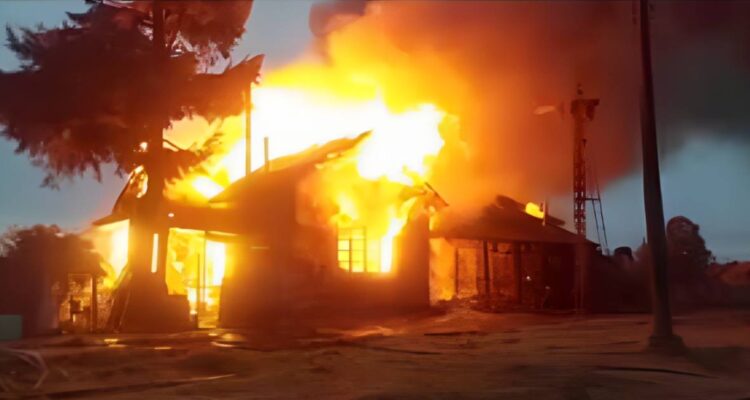 Puerto Montt: Investigan posible intervención de terceros en incendio que afectó ex estación en Alerce