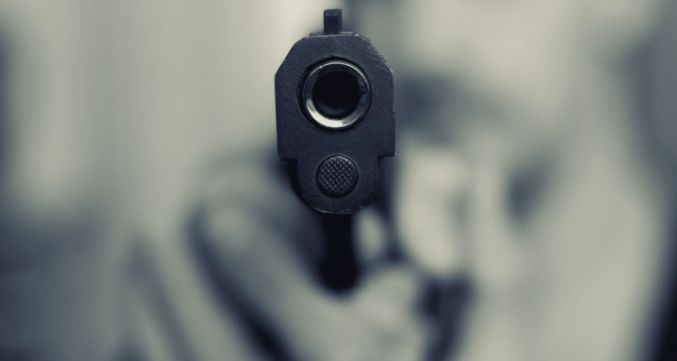 estudiante arma de fuego