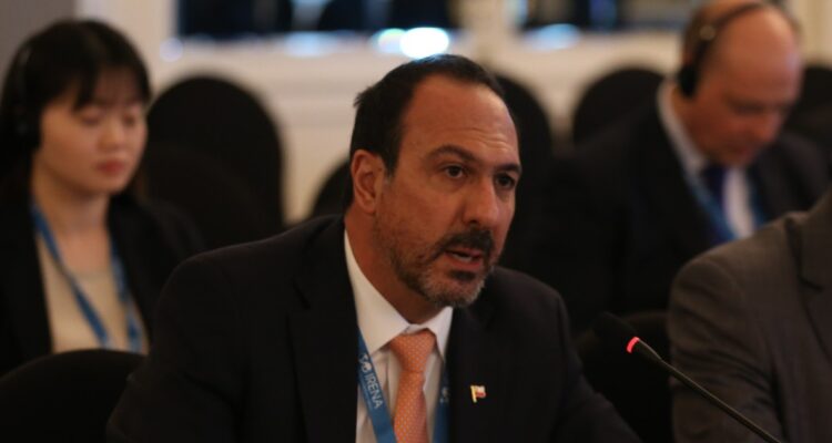 Ex embajador Jorge Daccarett