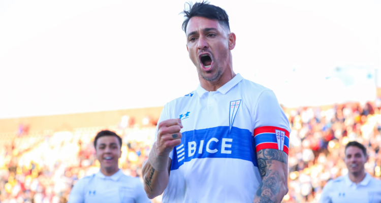 Universidad Católica confirma la renovación de Fernando Zampedri.