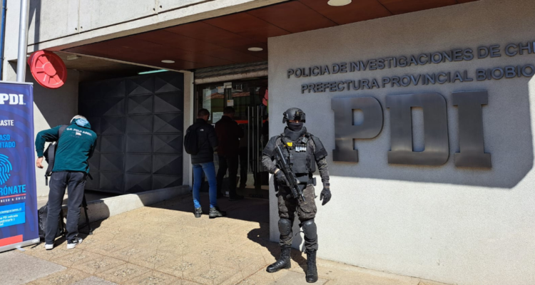 Detienen a Mijael Carvones, vocero de Temucucui, durante operativo de la PDI en Ercilla