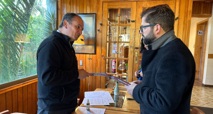 Gobernador regional del Biobío en reunión privada con el presidente Boric