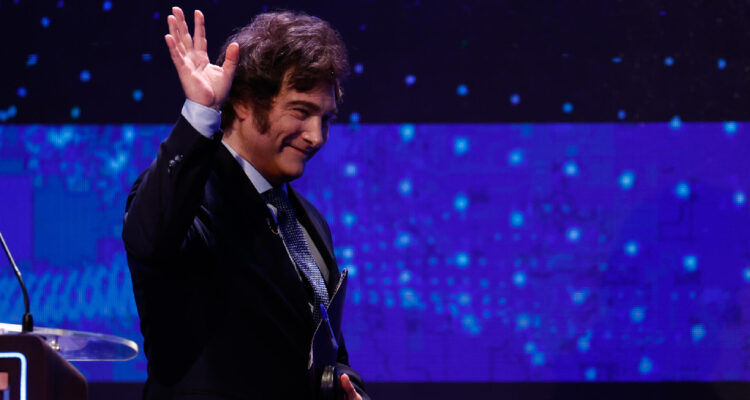 El candidato Javier Milei en su participación en el Debate Presidencial 2023, en Santiago del Estero (Argentina)