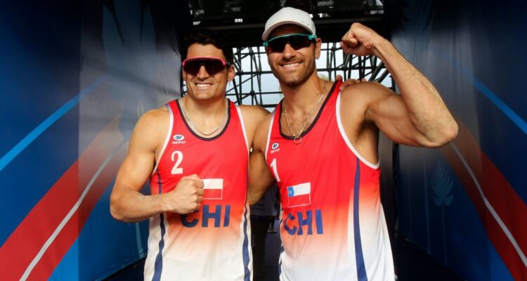 Primos Grimalt se suben al podio: doblegan a dupla de EE.UU. y se cuelgan el bronce en Santiago 2023