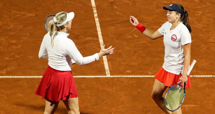 Alexa Guarachi y Fernanda Labraña perdieron con Brasil en Santiago 2023
