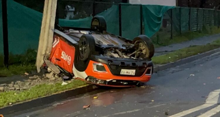 Guardia municipal de Lo Barnechea muere tras chocar con poste y volcarse