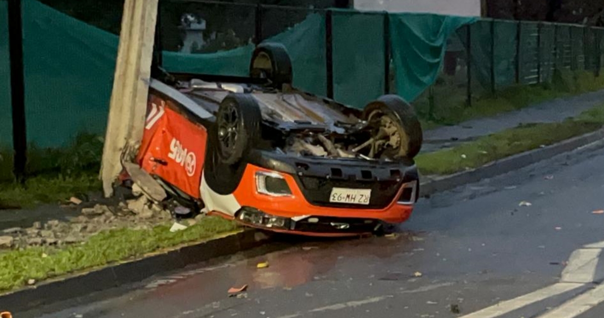 Guardia municipal de Lo Barnechea muere tras chocar con poste y volcarse