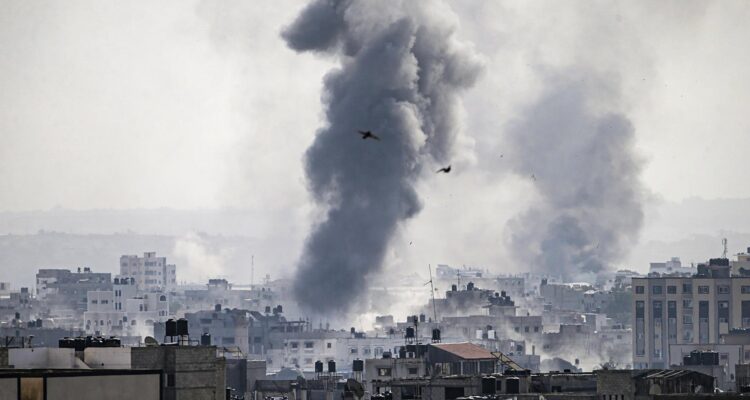 ataques aéreos israelíes en el barrio de Tel al-Hawa en Gaza