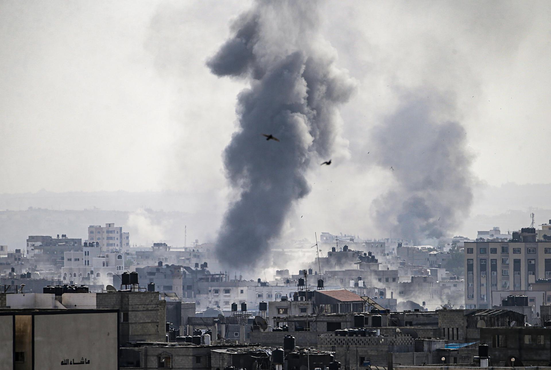 ataques aéreos israelíes en el barrio de Tel al-Hawa en Gaza