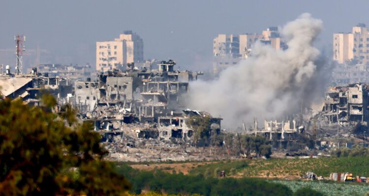Edificios destruidos en la parte norte de la Franja de Gaza como resultado de los bombardeos israelíes