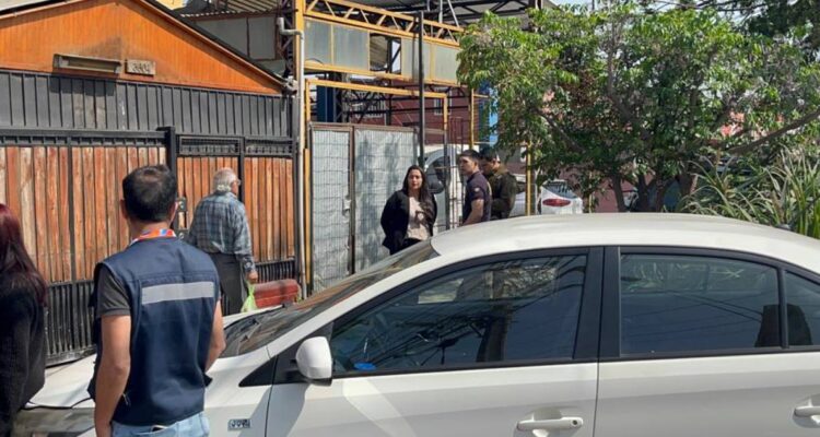 Investigan presunto femicidio con posterior suicidio en Puente Alto: hallaron dos cuerpos en una casa