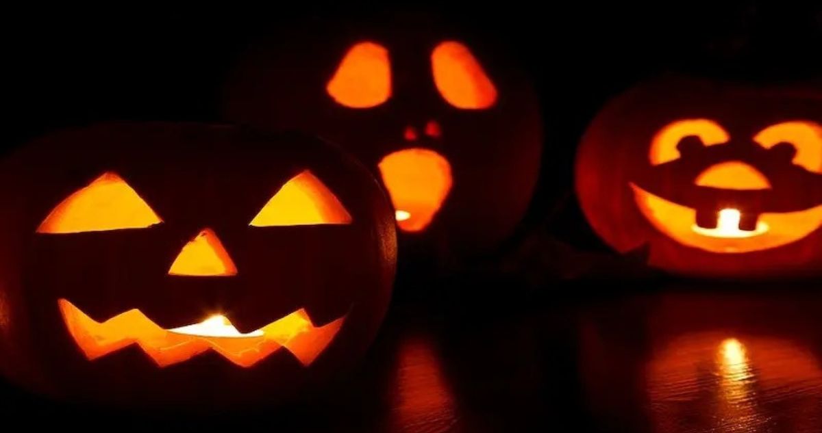 Cuál es el verdadero origen de Halloween, por qué se disfrazan los niños de dónde viene la costumbre de dar dulces y calabazas. Datos curiosos de Halloween.