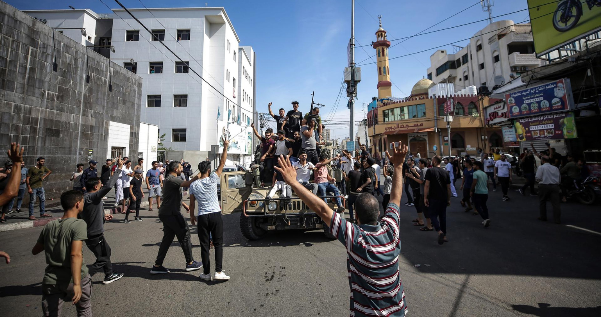 Hamás amenaza con ejecutar rehenes y transmitirlo en vivo si Israel bombardea Gaza sin previo aviso