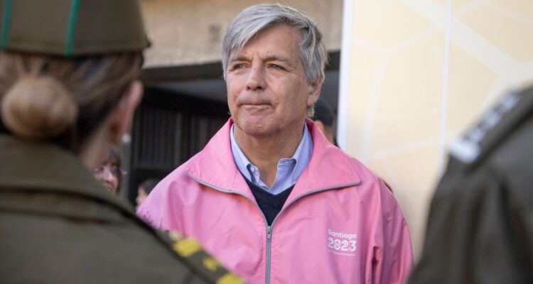 Mayne-Nicholls anuncia querella por video de campaña “A Favor” con logo de Santiago 2023