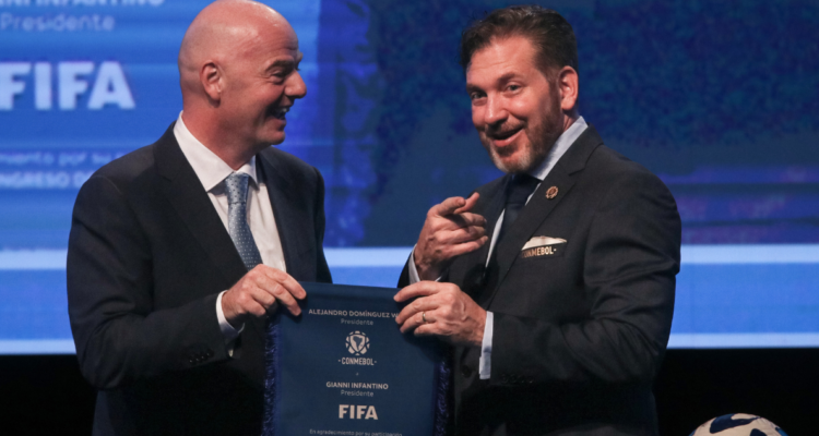 Presidente de la FIFA confirma que Chile queda fuera de las sedes para el Mundial 2030.