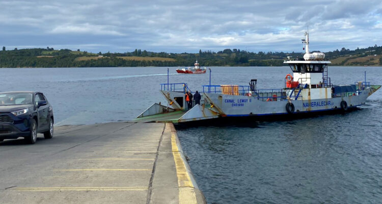 Mujer muere mientras se trasladaba en barcaza de Isla Santa María a Lota: habría sufrido paro cardíaco