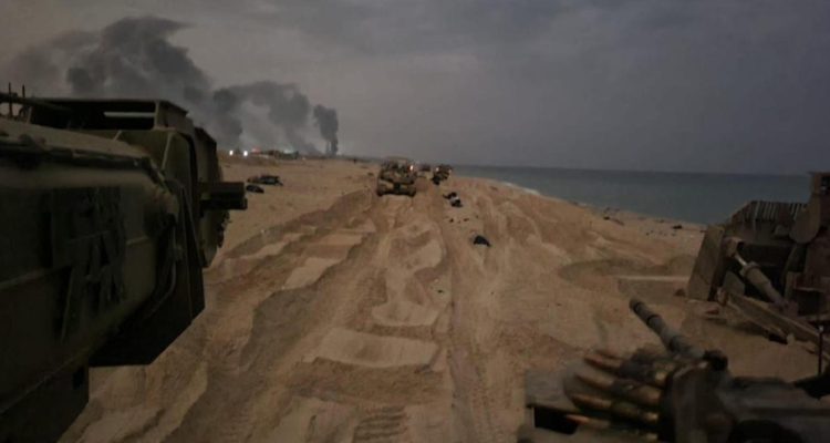 Israel aumenta su ofensiva terrestre en Gaza y se enfrenta con Hamás