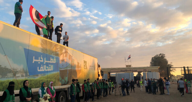 Israel autoriza el ingreso de ayuda humanitaria a Gaza desde Egipto