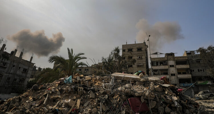 Continúan los ataques israelíes en Gaza: 320 objetivos fueron bombardeados en las últimas horas