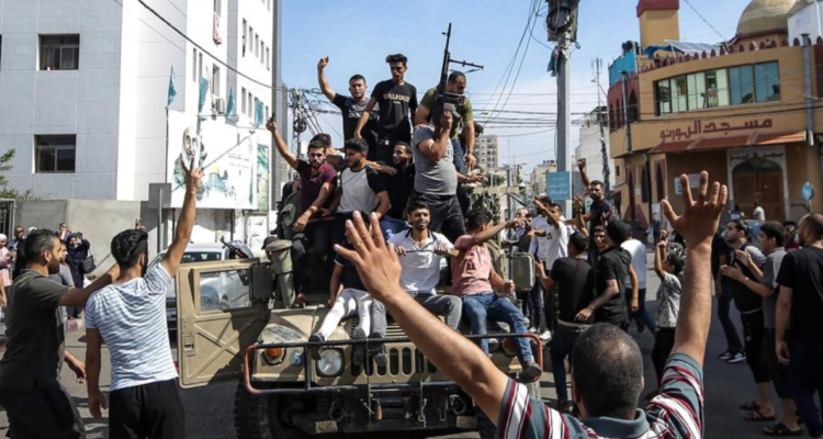 Israel confirma que Hamás capturó a varios civiles y militares como rehenes y prisioneros de guerra