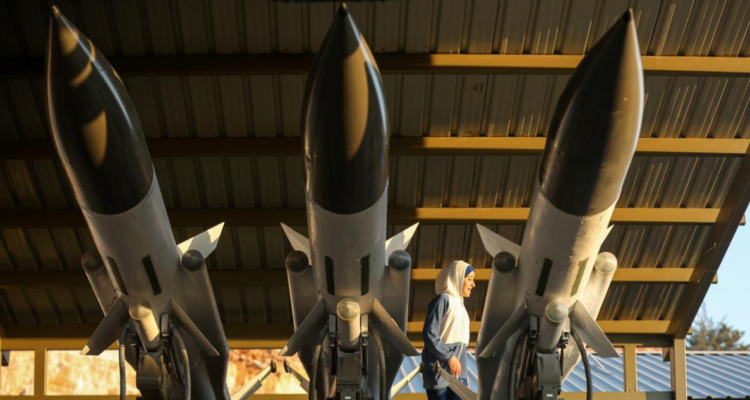 Misiles de Hezbolá en una exposición militar.