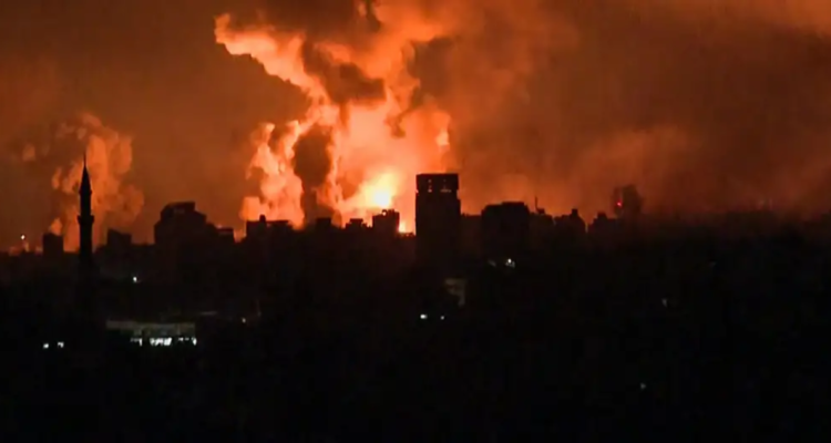 Israel intensifica bombardeos sobre Gaza mientras prepara invasión terrestre