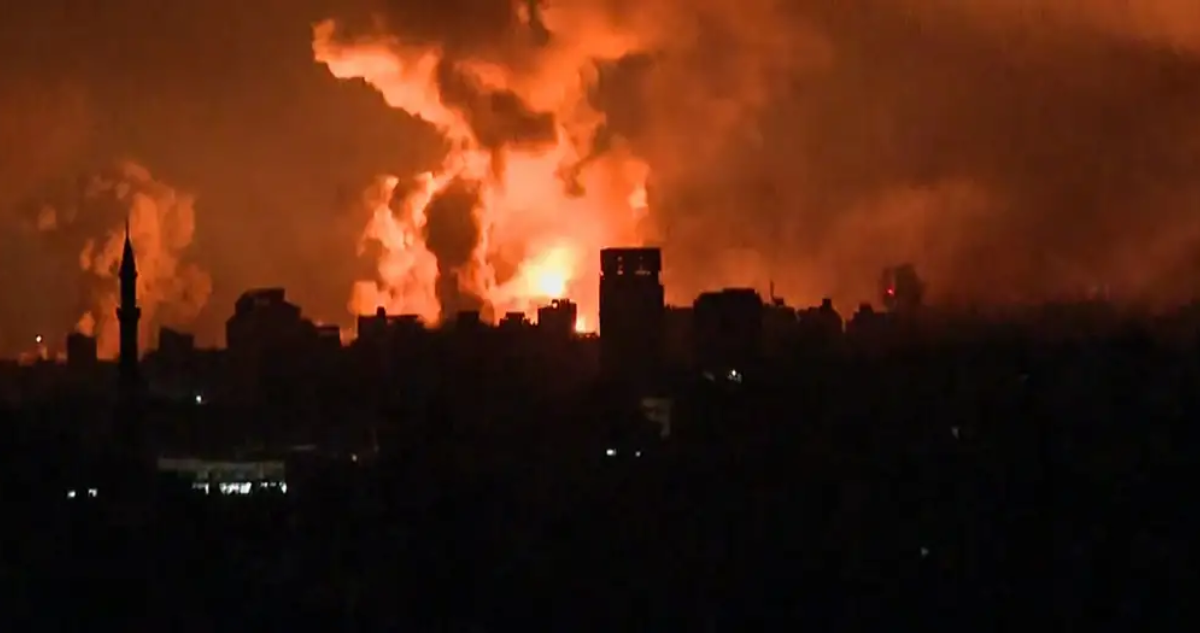 Israel intensifica bombardeos sobre Gaza mientras prepara invasión terrestre