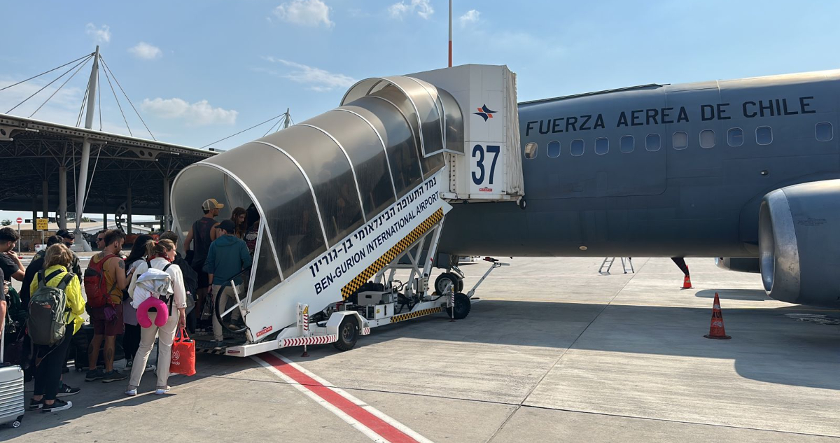 Más de 200 chilenos han sido evacuados desde Israel en vuelos humanitarios de la FACh