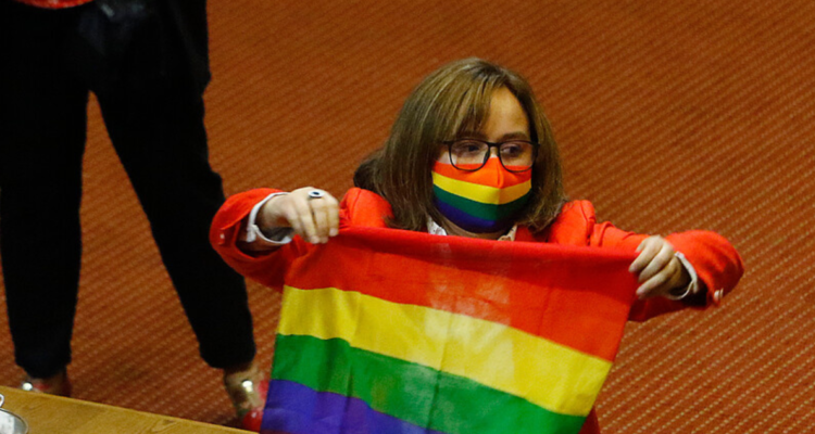 La diputada independiente y otros 4 congresistas aceptaron participar de una conferencia organizada por la Cámara Rusa, la misma que califica a las personas trans como una degeneración y prohibió en la Constitución el matrimonio entre personas del mismo sexo.