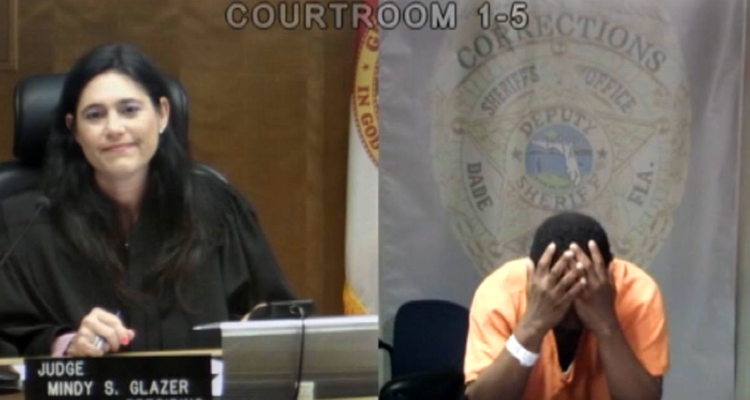 Cuando eres reo, compareces ante una jueza y era tu compañera en la media: la historia de Arthur Booth