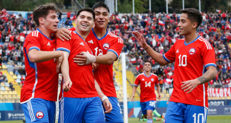 DT de República Dominicana elogia el nivel de delantero de La Roja.