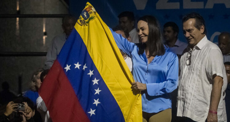 María Corina Machado arrasa en las primarias venezolanas con el 26 % de votos escrutados