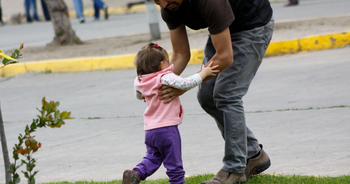 Madre deberá pasar 5 días en la cárcel por no dejar que hija vea a su padre