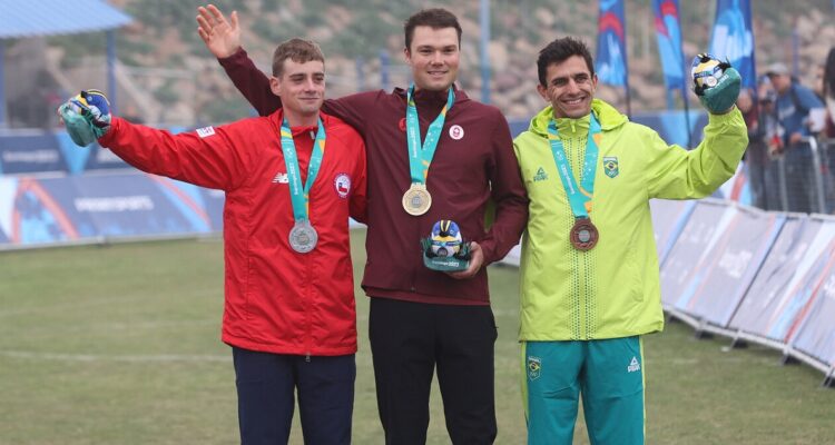 Martín Vidaurre ganó plata en Santiago 2023.